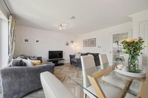 Lounge / Dining Area