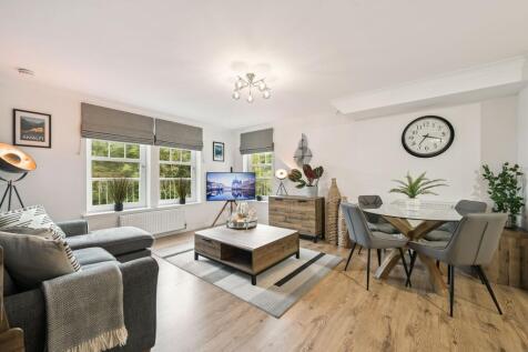 Lounge/ Dining Area