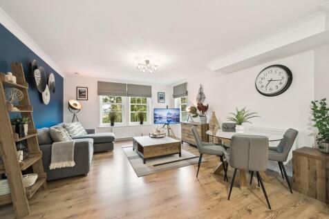 Lounge/ Dining Area