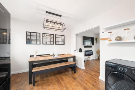 Kitchen / Dining Area