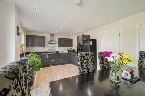 Kitchen / Dining Area