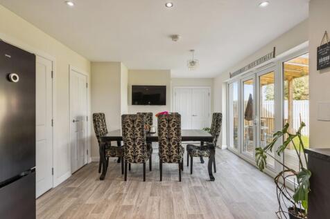 Kitchen / Dining Area