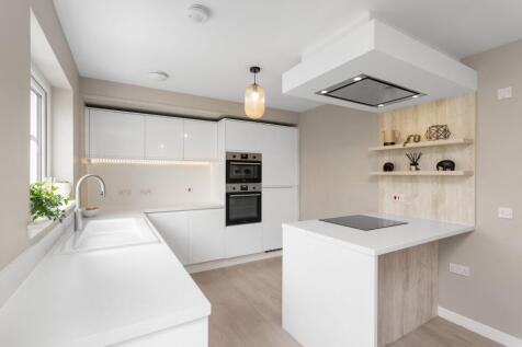 Kitchen / Dining Area