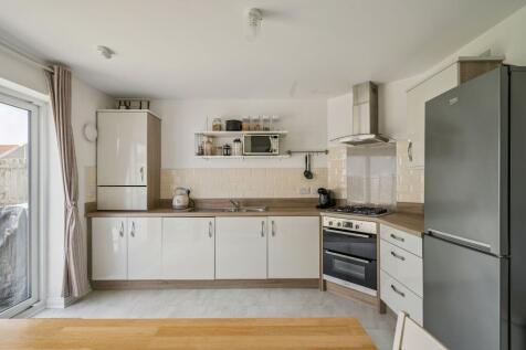Kitchen / Dining Area