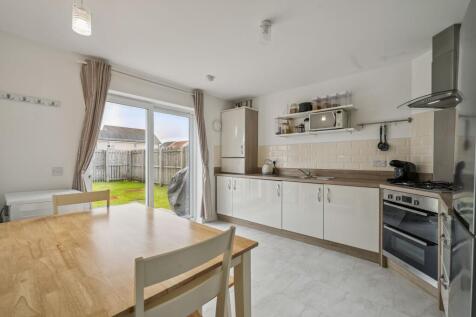 Kitchen / Dining Area