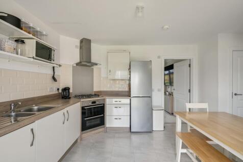 Kitchen / Dining Area
