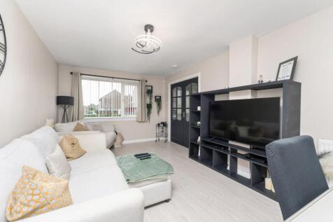 Lounge / Dining Area