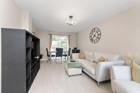 Lounge / Dining Area