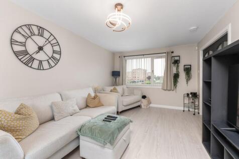 Lounge / Dining Area