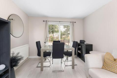 Lounge / Dining Area