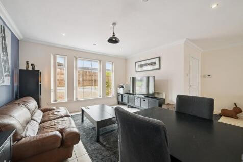Lounge / Dining Area