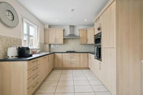 Kitchen / Dining Area