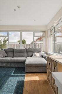 Conservatory / Second Lounge
