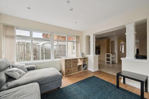 Conservatory / Second Lounge