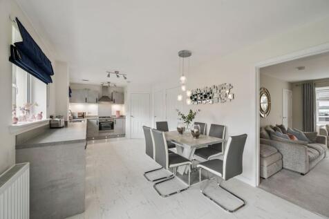 Kitchen/ Dining/ Lounge