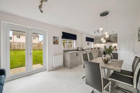 Kitchen/ Dining