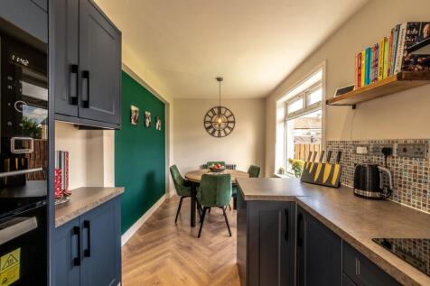 Kitchen/ Dining
