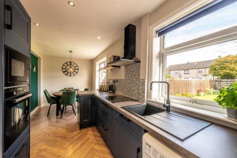 Kitchen/ Dining