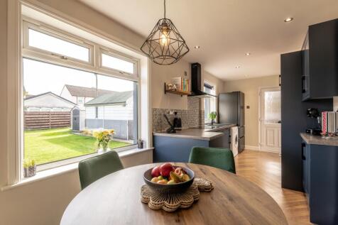 Dining/ Kitchen
