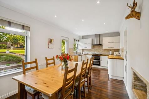Kitchen/Dining Area