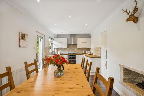 Kitchen/Dining Area