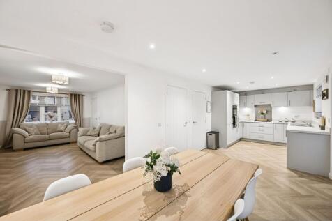 Lounge/Kitchen/Dining Area