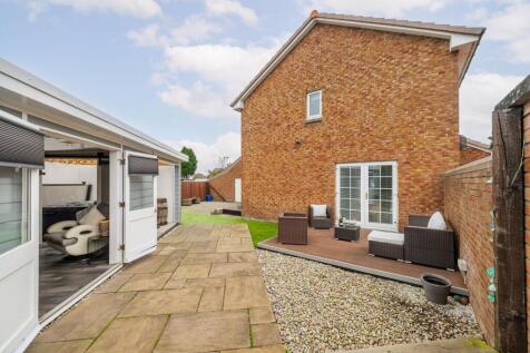 Rear Garden/ Summer House