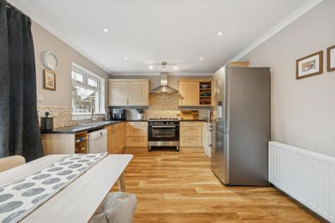 Kitchen / Dining Area