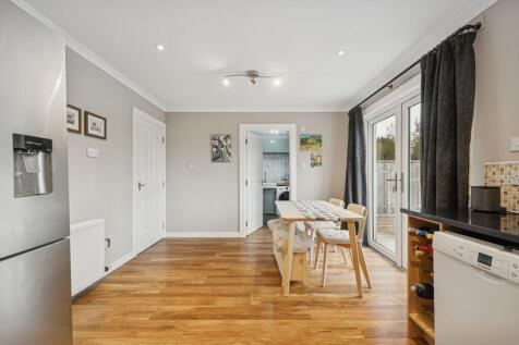 Kitchen / Dining Area