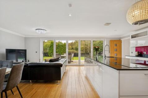 Open Plan Kitchen/Dining/Living Area