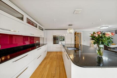 Open Plan Kitchen/Dining/Living Area