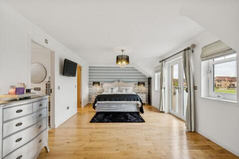 Principal Bedroom Suite