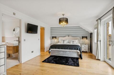 Principal Bedroom Suite