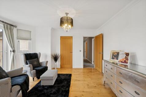 Principal Bedroom Suite