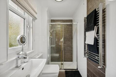 Second Bedroom En-Suite