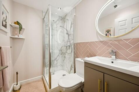 Bedroom Two En Suite