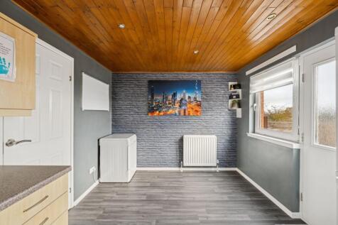 Kitchen / Dining Area