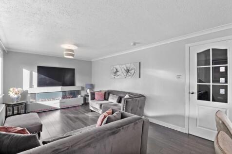 Lounge / Dining Area