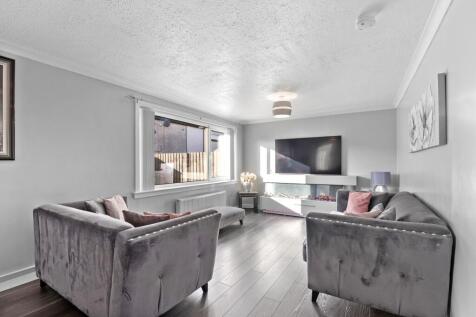 Lounge / Dining Area