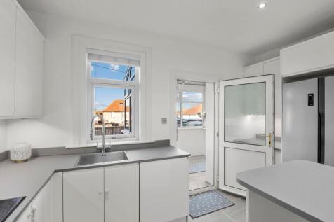 Kitchen / Dining Area