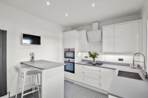 Kitchen / Dining Area