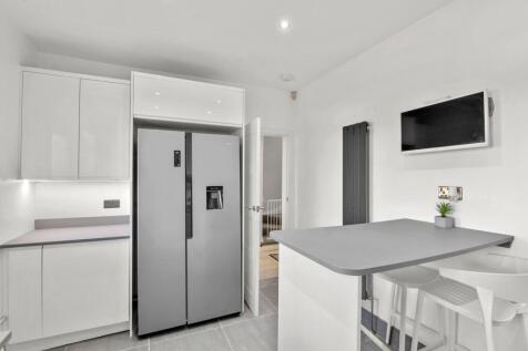 Kitchen / Dining Area