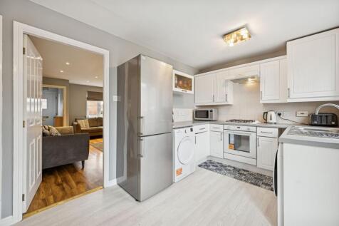 Kitchen / Dining Area