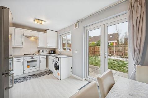 Kitchen / Dining Area