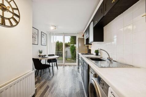 Kitchen / Dining Area