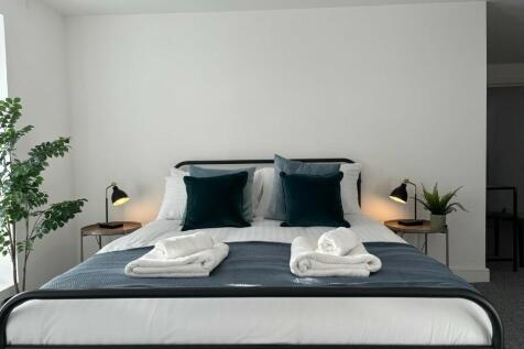 King Size bedroom 