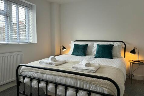 King size bedroom 