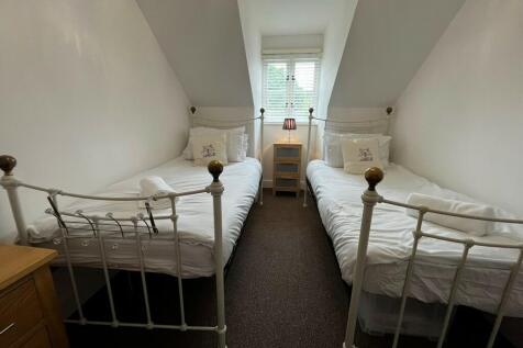 Twin bedroom 