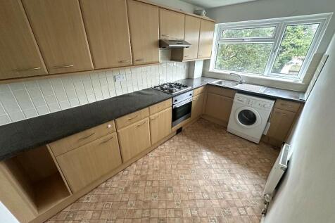 FITTED KITCHEN
