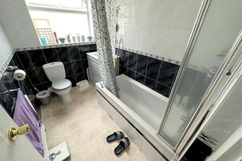 FITTED BATHROOM